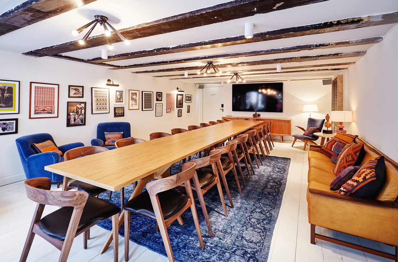 The Living Room is our largest meeting room to book up max. 20 delegates in Boardroom style, or up to 50 delegates in Theatre style.